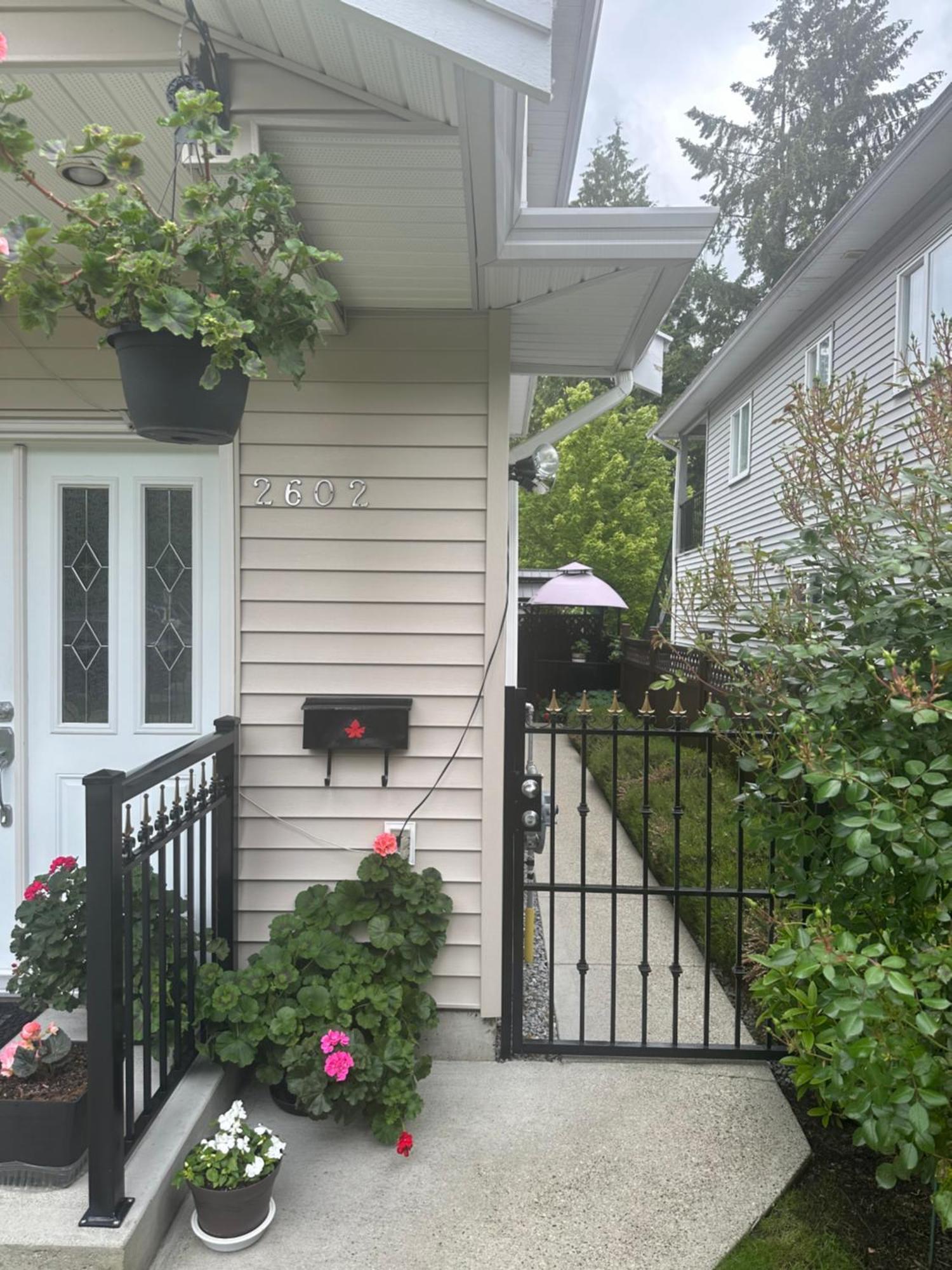 Clean And Quiet 2 Bdr 2 Bthr Private Entrance Entire Guests Suite Near Coquitlam Center Mall And Skytrain Zewnętrze zdjęcie