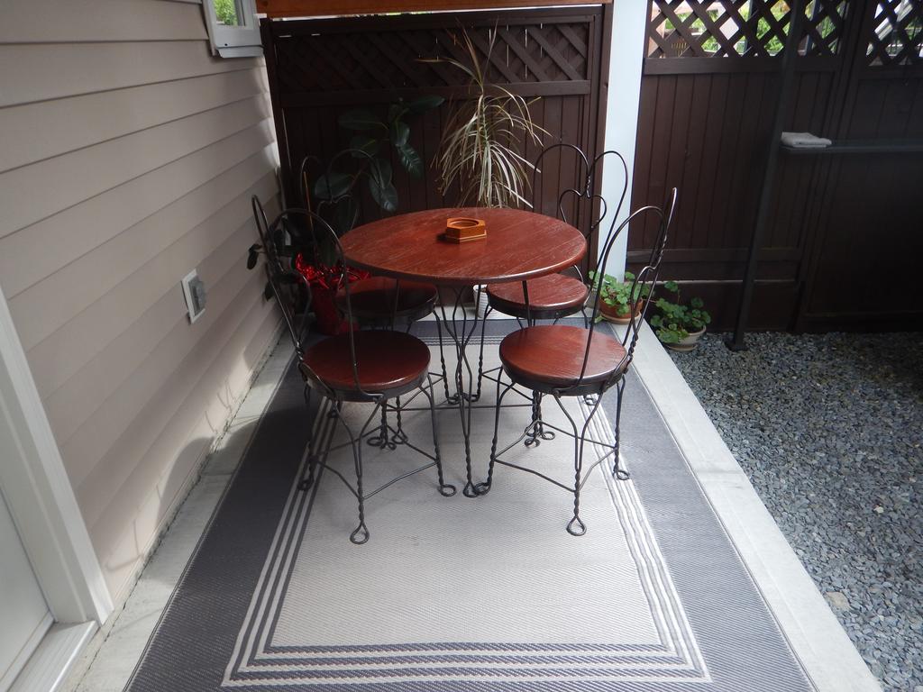 Clean And Quiet 2 Bdr 2 Bthr Private Entrance Entire Guests Suite Near Coquitlam Center Mall And Skytrain Zewnętrze zdjęcie